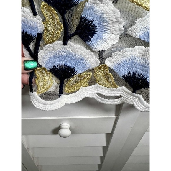 The Clothing Company Floral Embroidered Mesh Pencil Skirt Women's Size Small - Picture 3 of 10